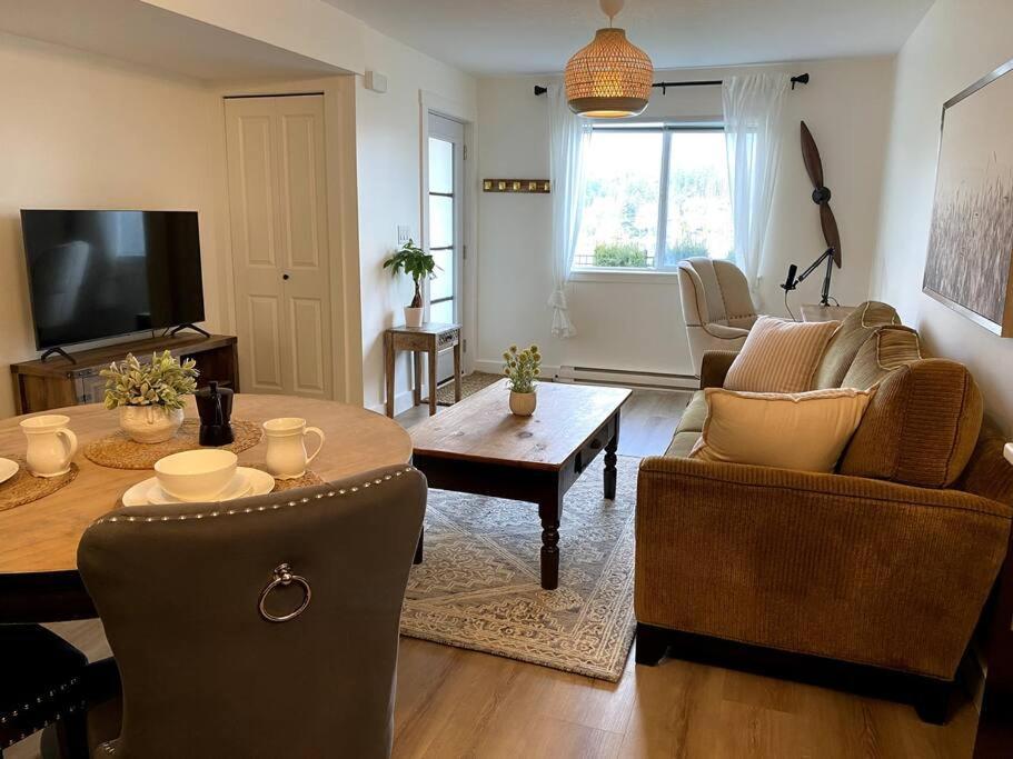 Cozy Lakeview Suite Виктория Екстериор снимка