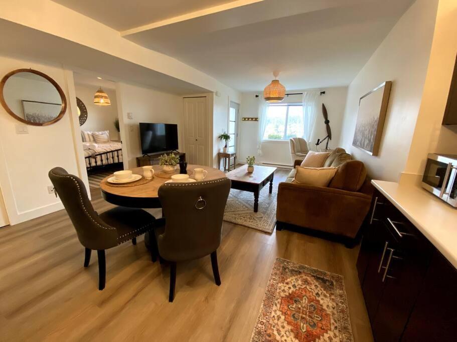 Cozy Lakeview Suite Виктория Екстериор снимка
